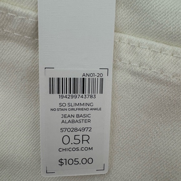NWT Chico’s So Slimming Girlfriend Slim Ankle White Stretch Jeans Size 6R - Picture 2 of 6